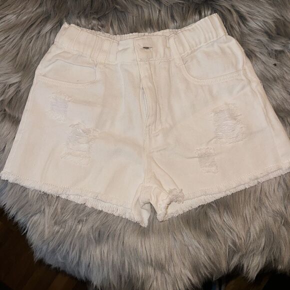 NWT raw trim white denim shorts. Size 6-7/130. - Picture 2 of 8